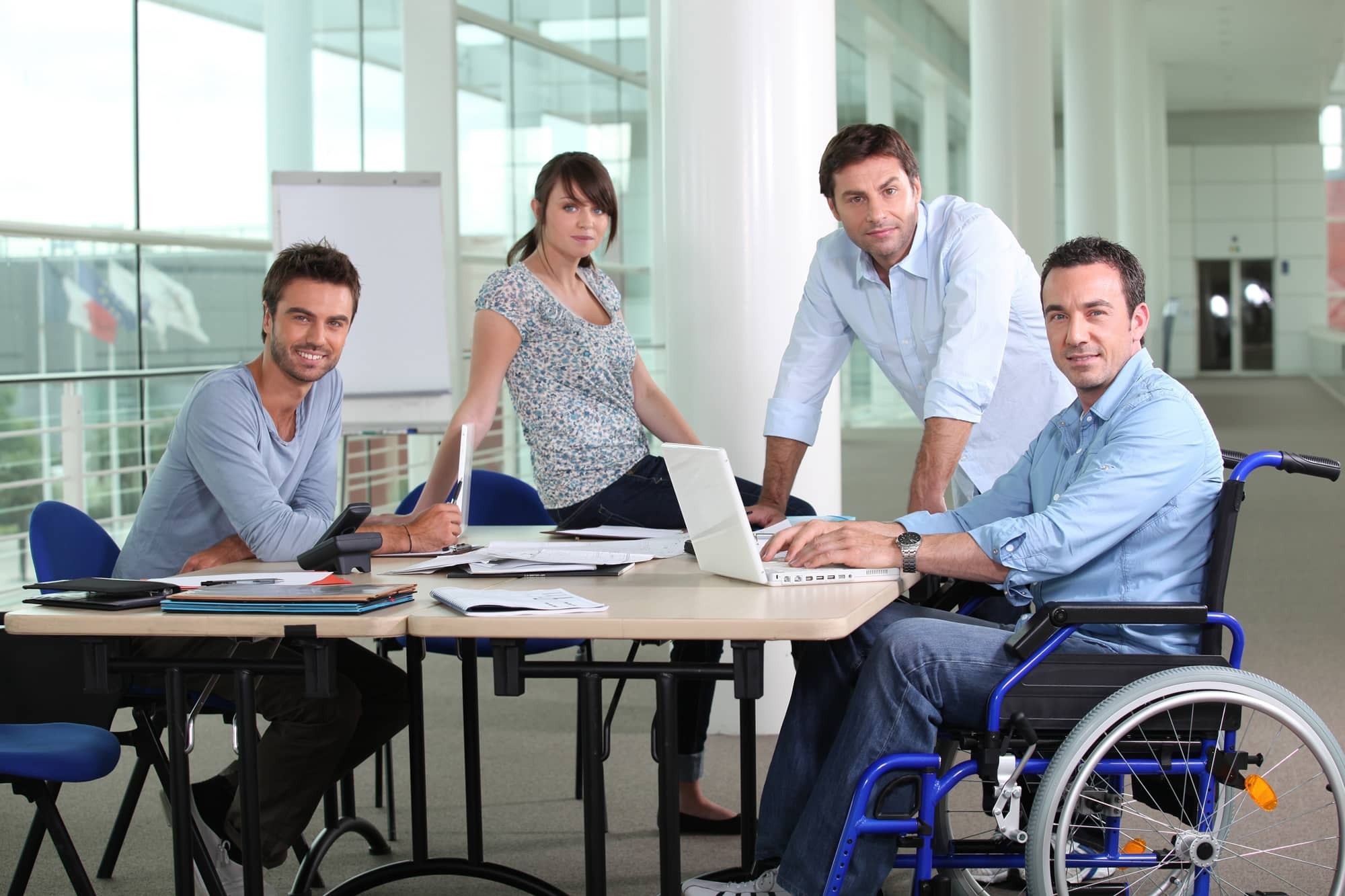 Работа инвалиду рабочая группа. Социальный бизнес фото. Офис фотографа. Инвалид работает. Disability insurance.